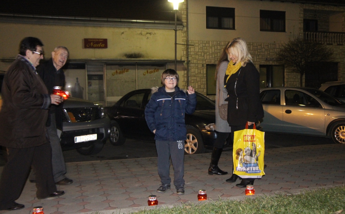 Preko 300 lampiona za Vukovar zapaljeno u Pleternici
