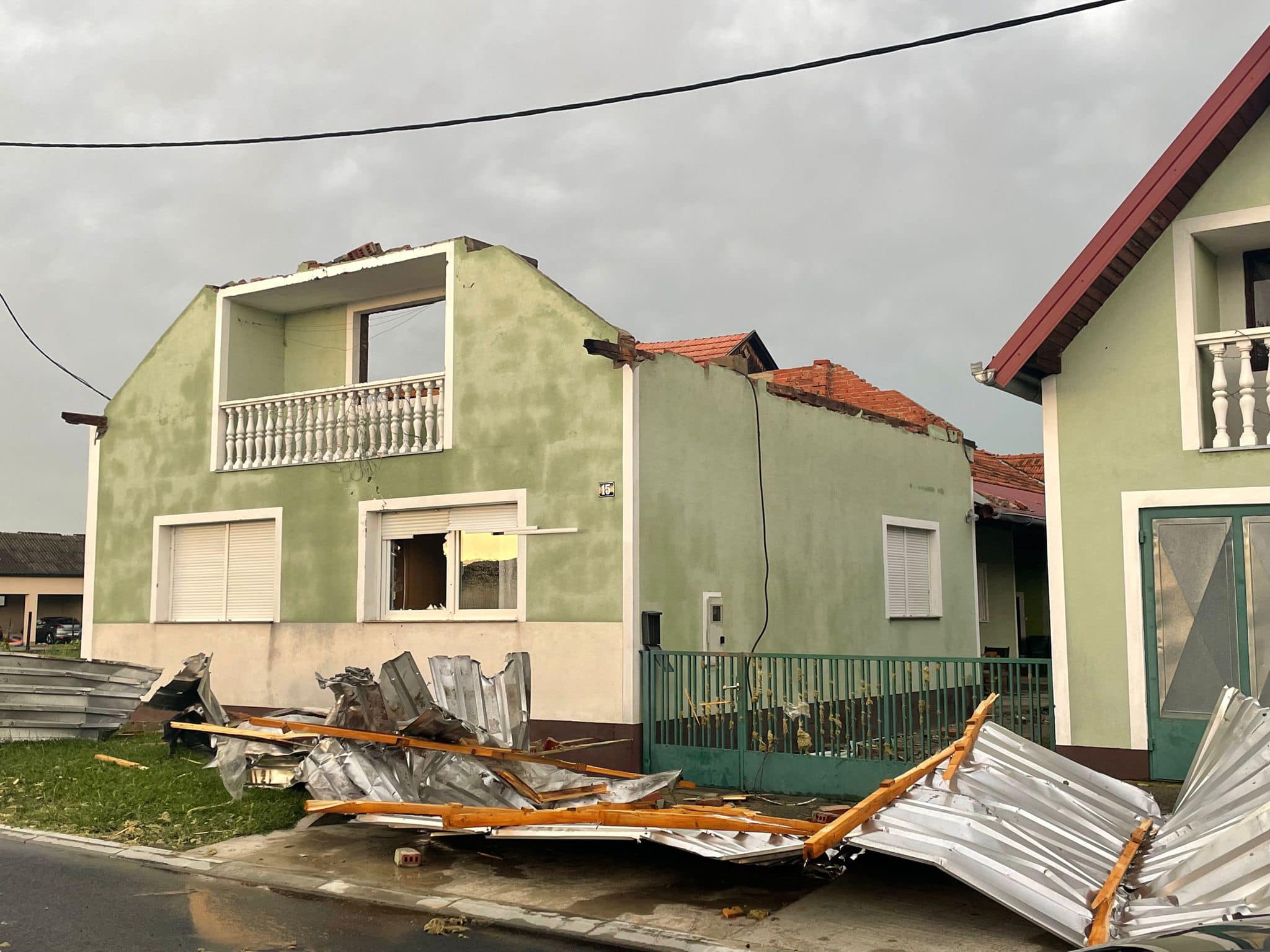 Proglašena elementarna nepogoda – preko 50 teško i više od 500 manje oštećenih objekata na području Pleternice