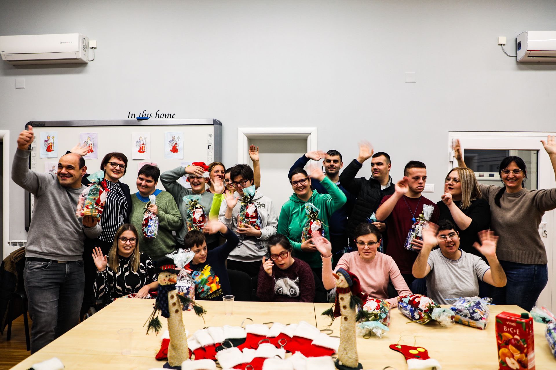 Kreativnost i blagdanski duh u radionici Udruge Osmjeh