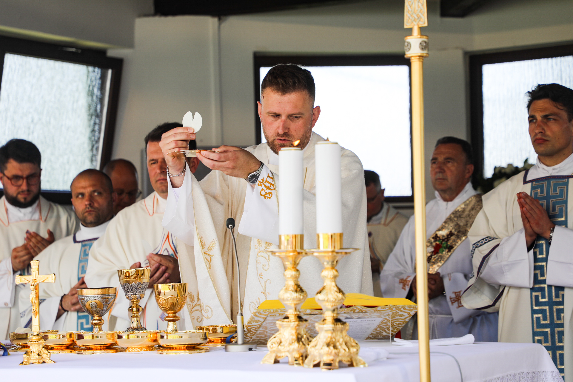 Pater Mario Cerovac iz Frkljevaca proslavio svoju mladu misu u rodnoj župi